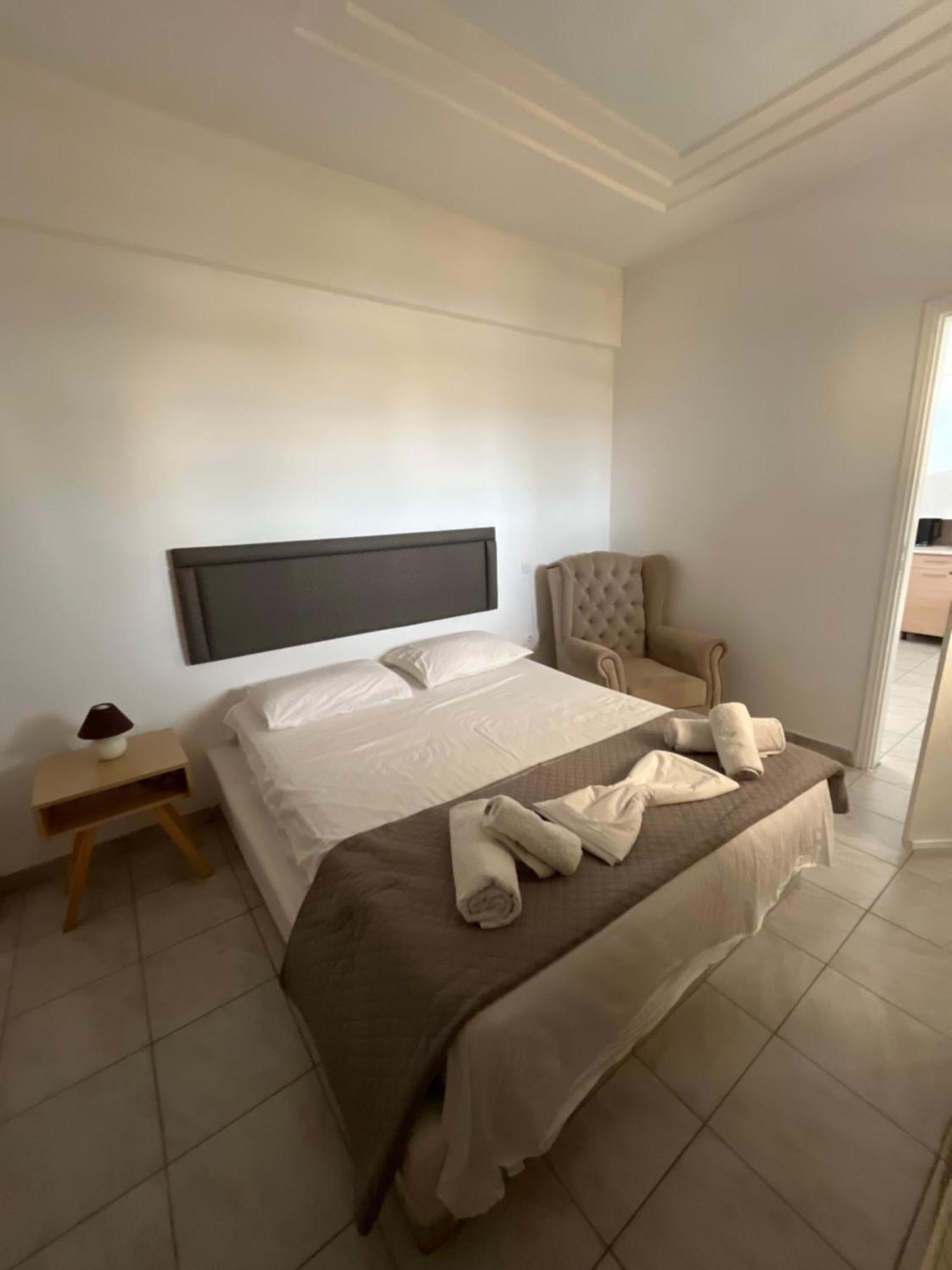 Leon Lux Apartments Perivolos  Exterior foto